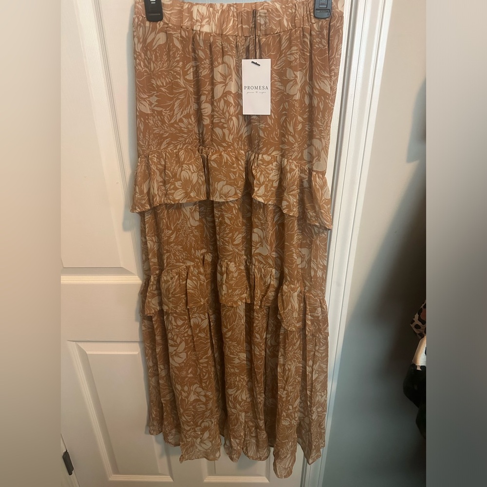 Promesa Tan and White Skirt